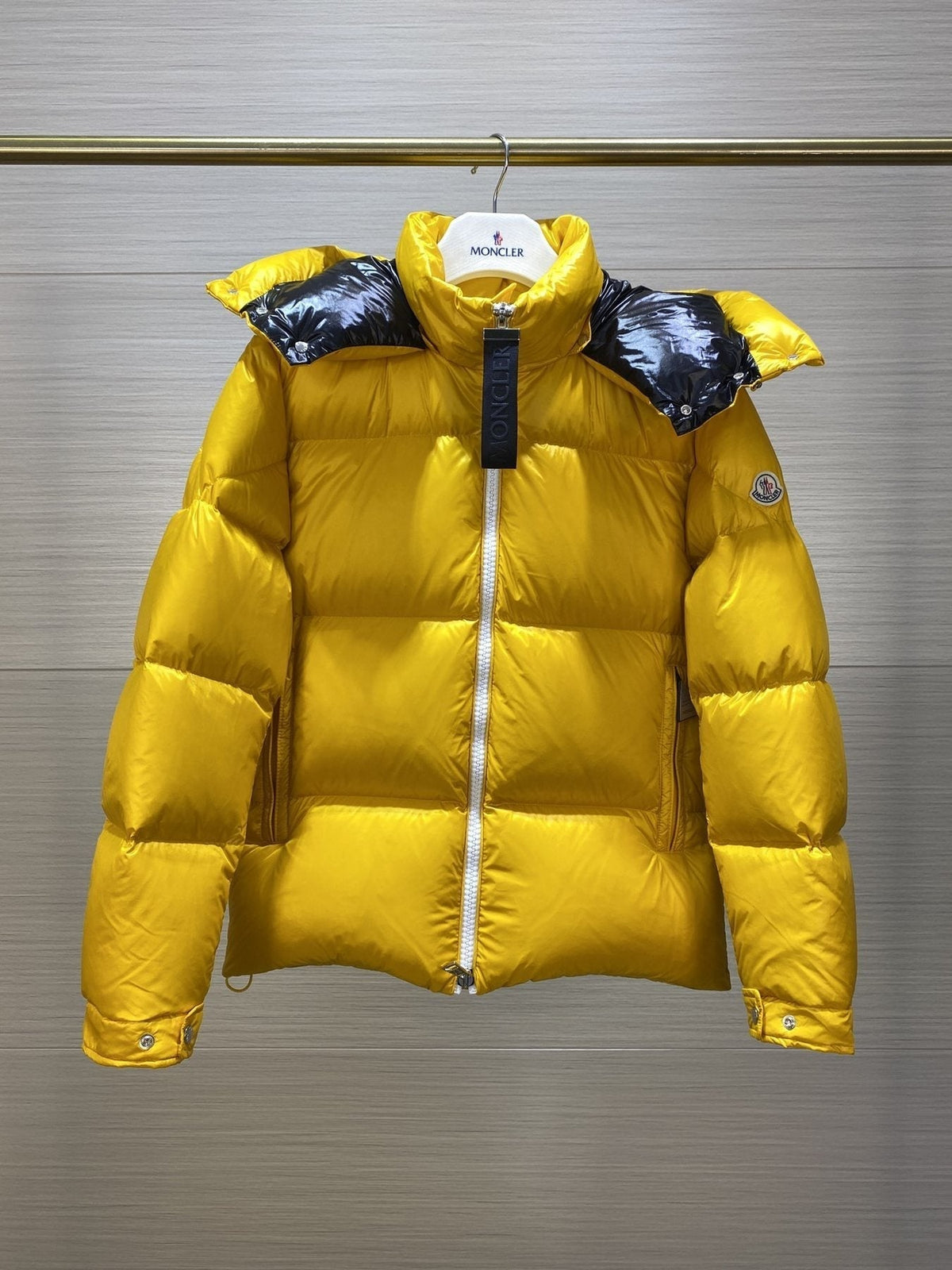 Moncler Contrast-Lined Hooded Puffer Coat