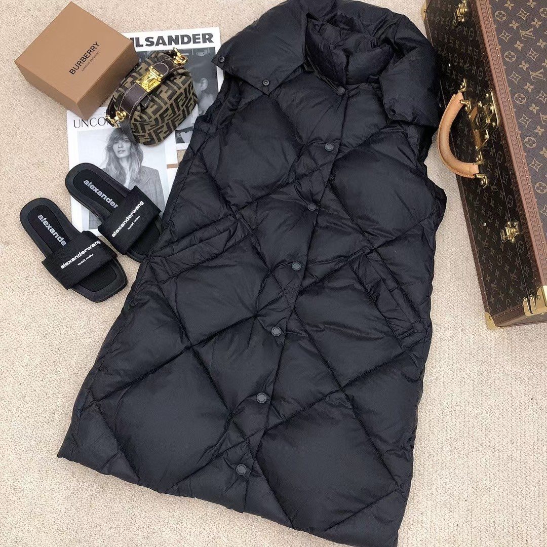 Burberry Long Diamond-Quilted Down Vest